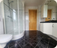 Badkamer, douche, 2e toilet, wastafel